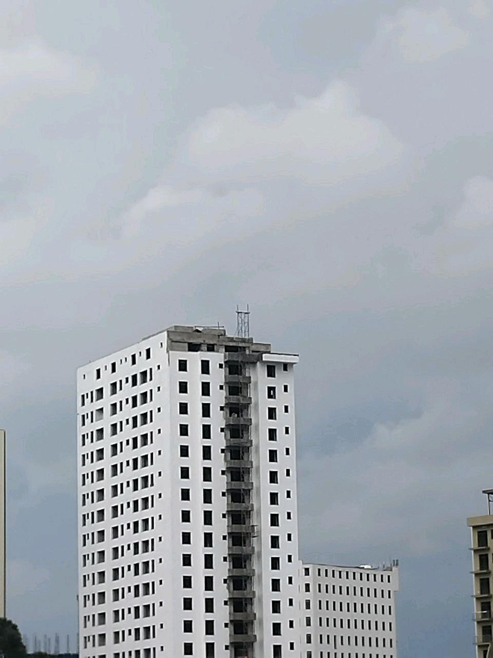  አስቸኳይ APARTMENTS እና የንግድ ሱቅ ሽ
