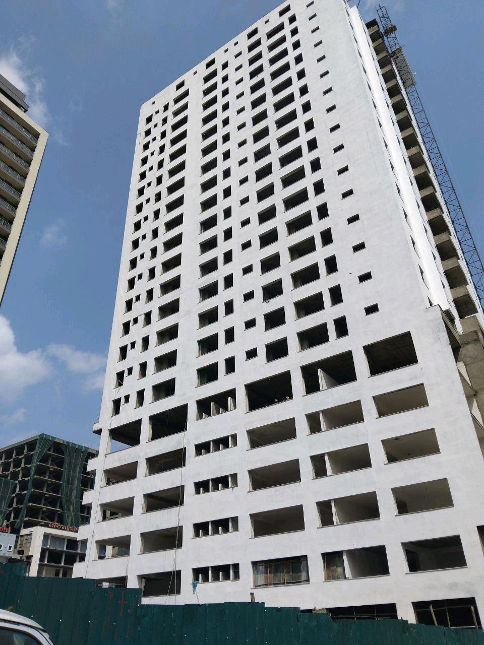   APARTMENTS እና የንግድ ሱቅ 