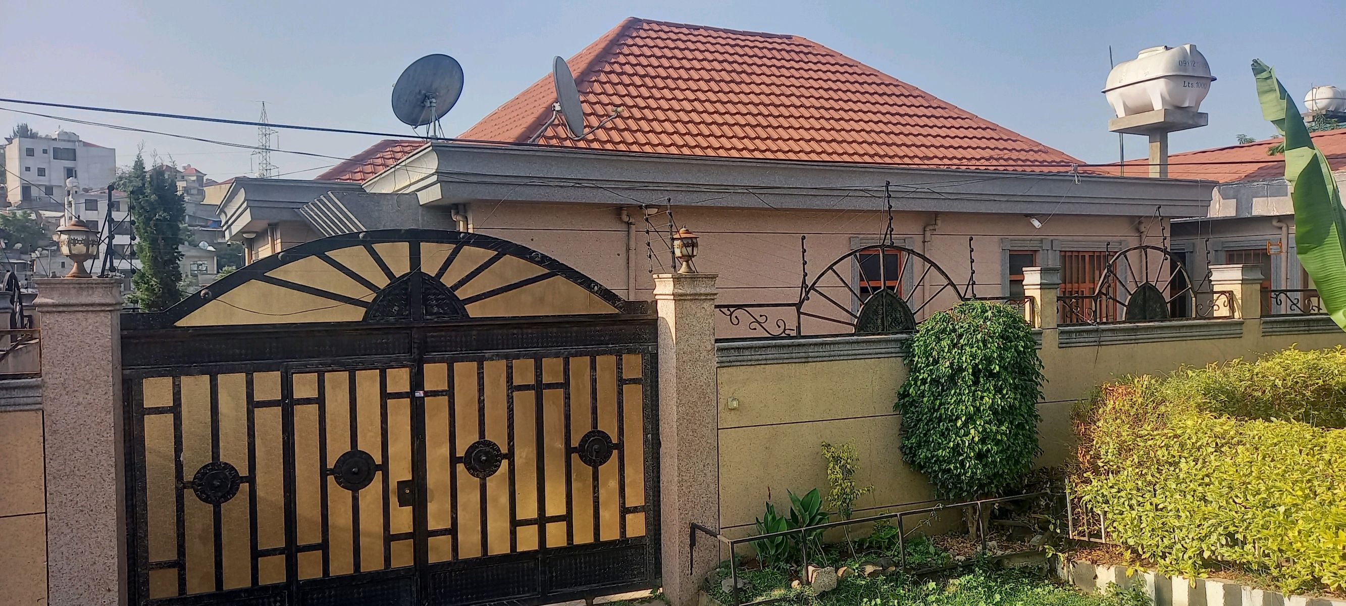 Kuća, 250 m²